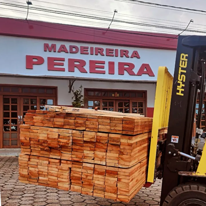 Fachada da Madeireira Pereira na Vila Alzira, Aparecida de Goiânia