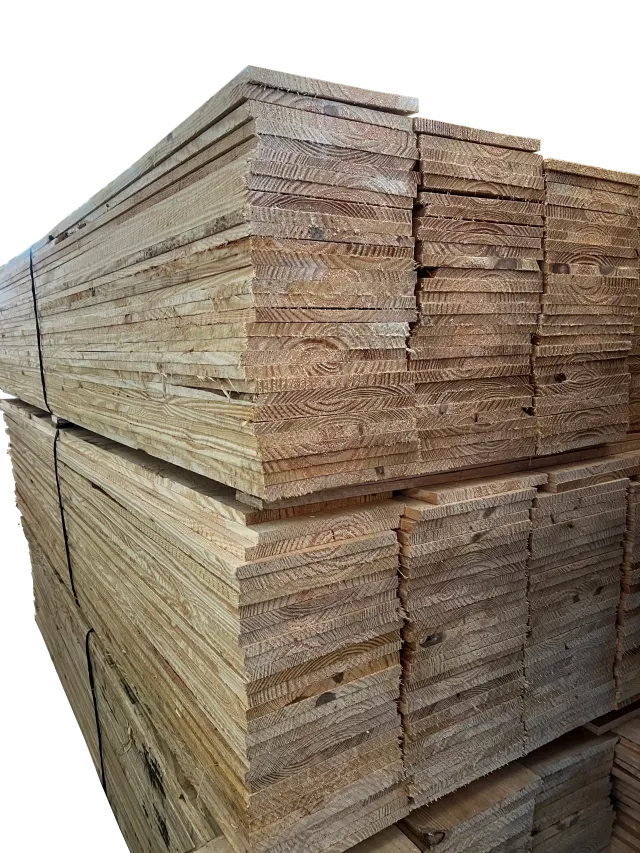 Pilha de tábuas de pinus
